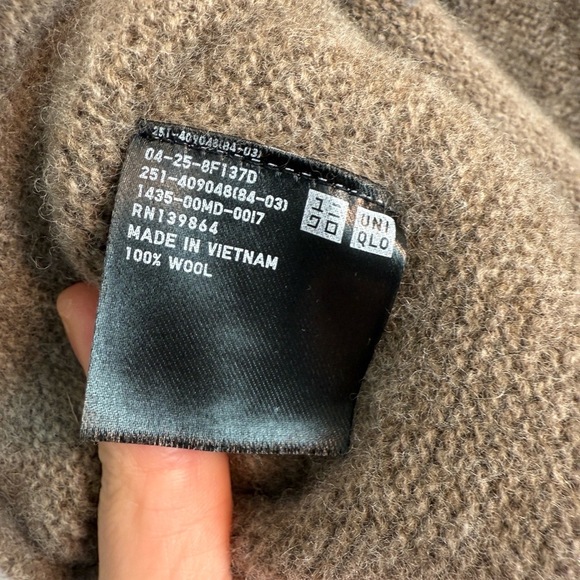 Uniqlo Sweater Large Brown Vneck Long Sleeve Relaxed Fit Drop Shoulder Wool - Picture 4 of 4